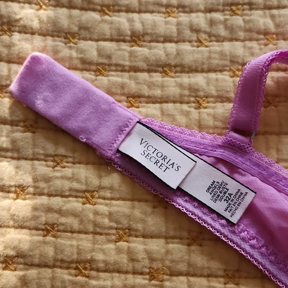 VS Dream Angel's lined Demi EUC 32A - Picture 11 of 11